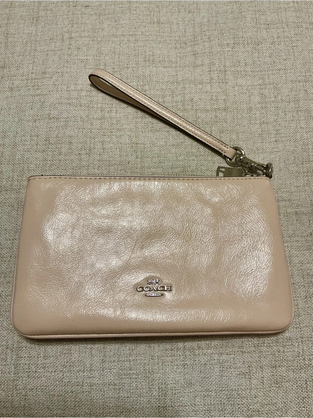 Coach Soho Cream Patent Leather Buckle Front Wristlet Clutch EUC